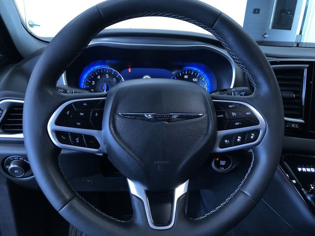 Used 2025 Chrysler Pacifica Select FWD image 25