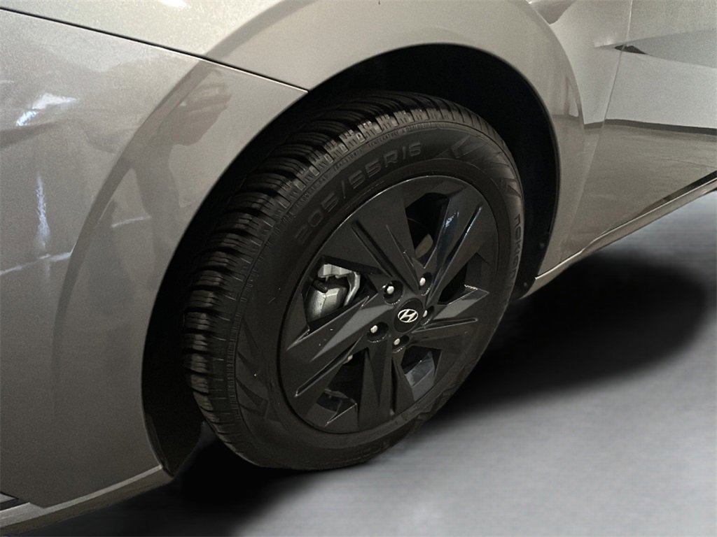 Used 2023 Hyundai Elantra Blue image 4