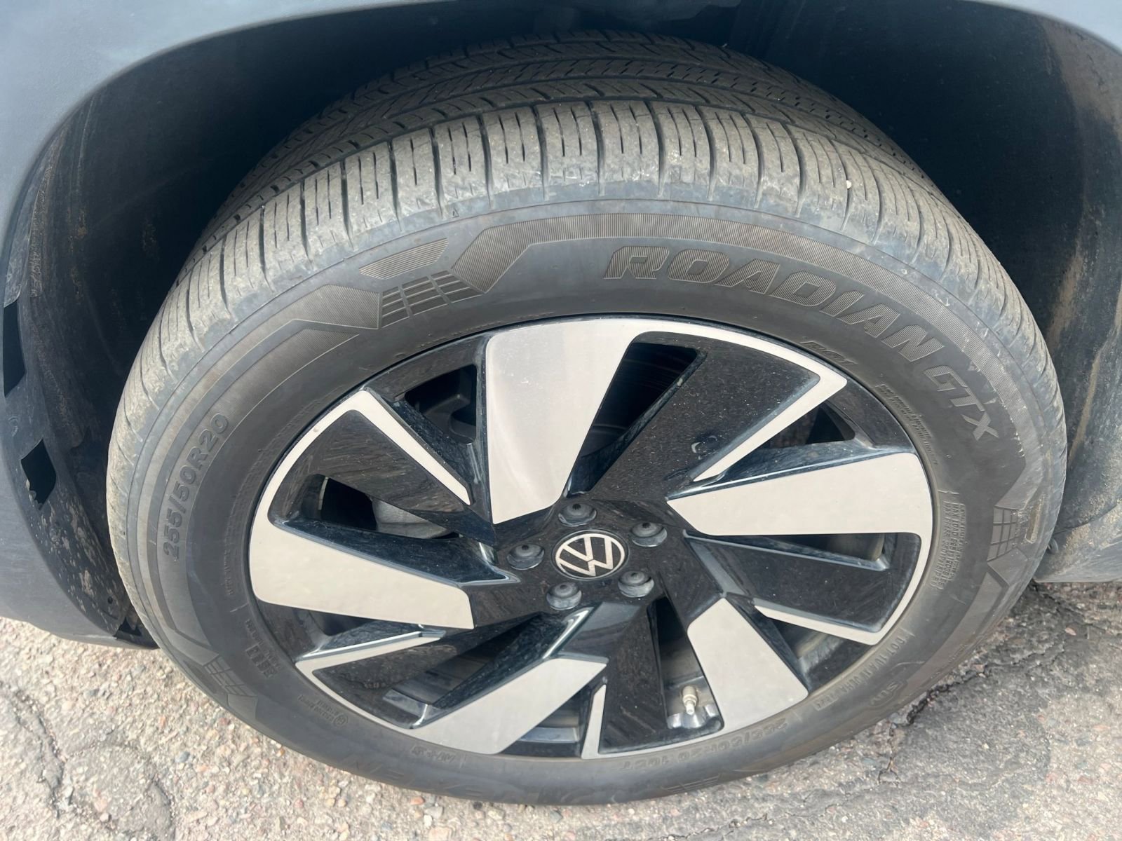 Used 2025 Volkswagen Atlas Cross Sport SE image 30