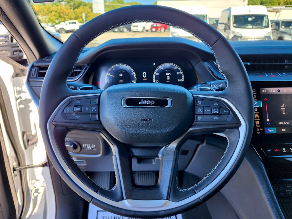Used 2026 Jeep Grand Cherokee Altitude AWD/4WD image 29