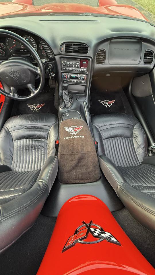 Used 2001 Chevrolet Corvette Convertible w/ Preferred Equipment Group1 RWD image 34