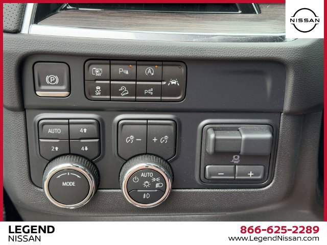 Used 2025 Chevrolet Suburban Premier AWD/4WD image 25
