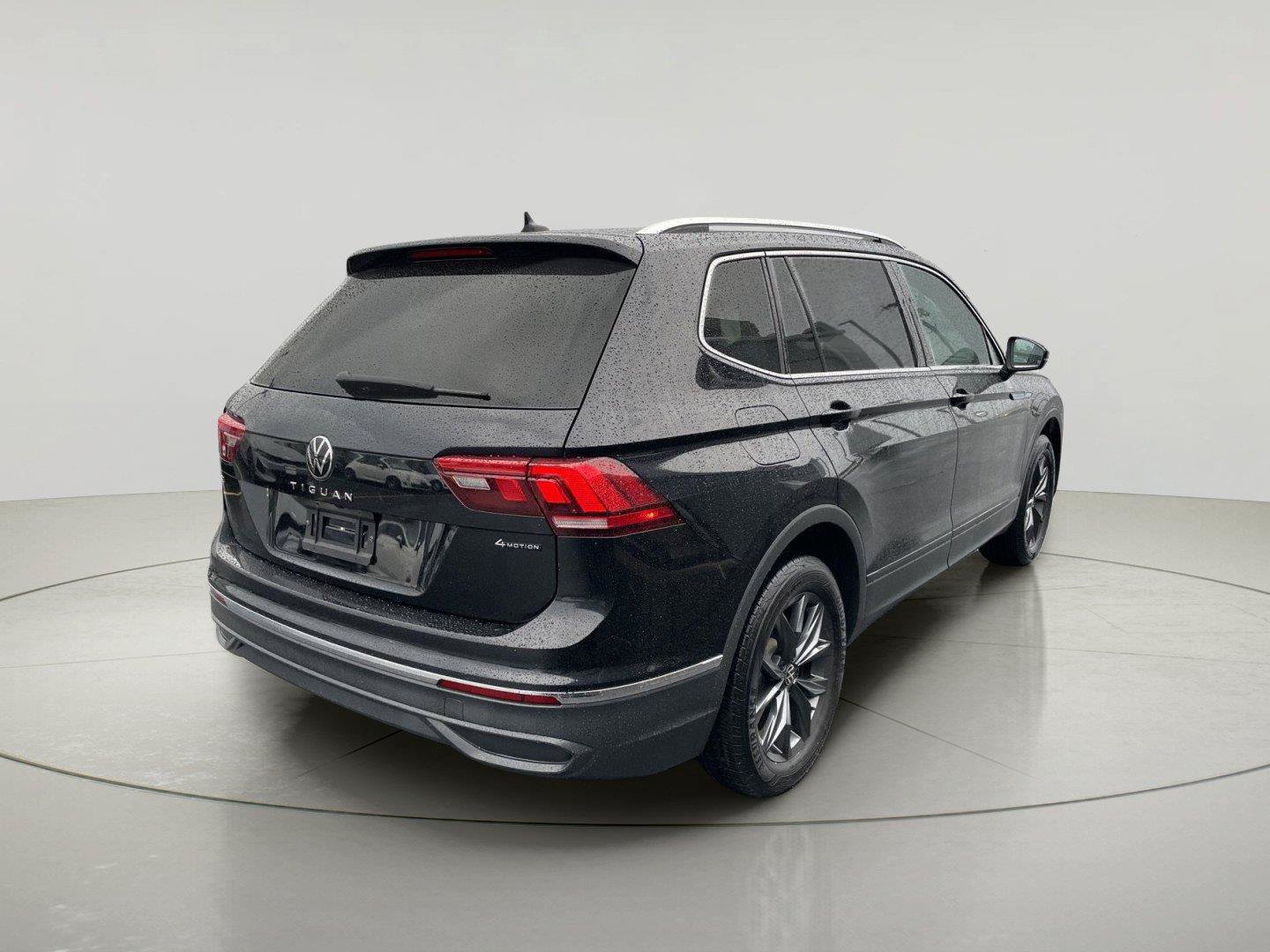 Used 2022 Volkswagen Tiguan SE AWD/4WD image 7