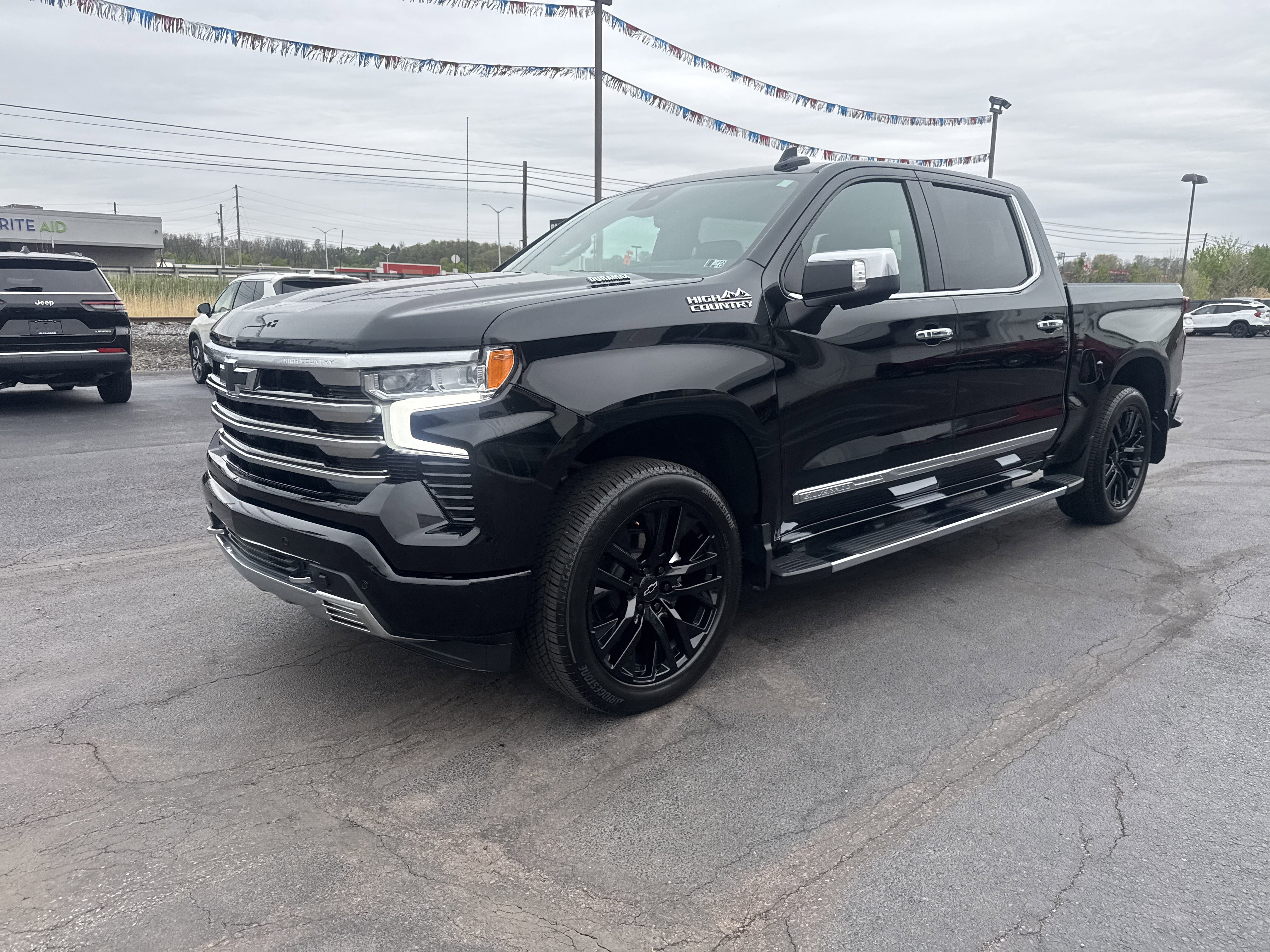 Used 2025 Chevrolet Silverado 1500 High Country w/ Technology Package AWD/4WD image 8