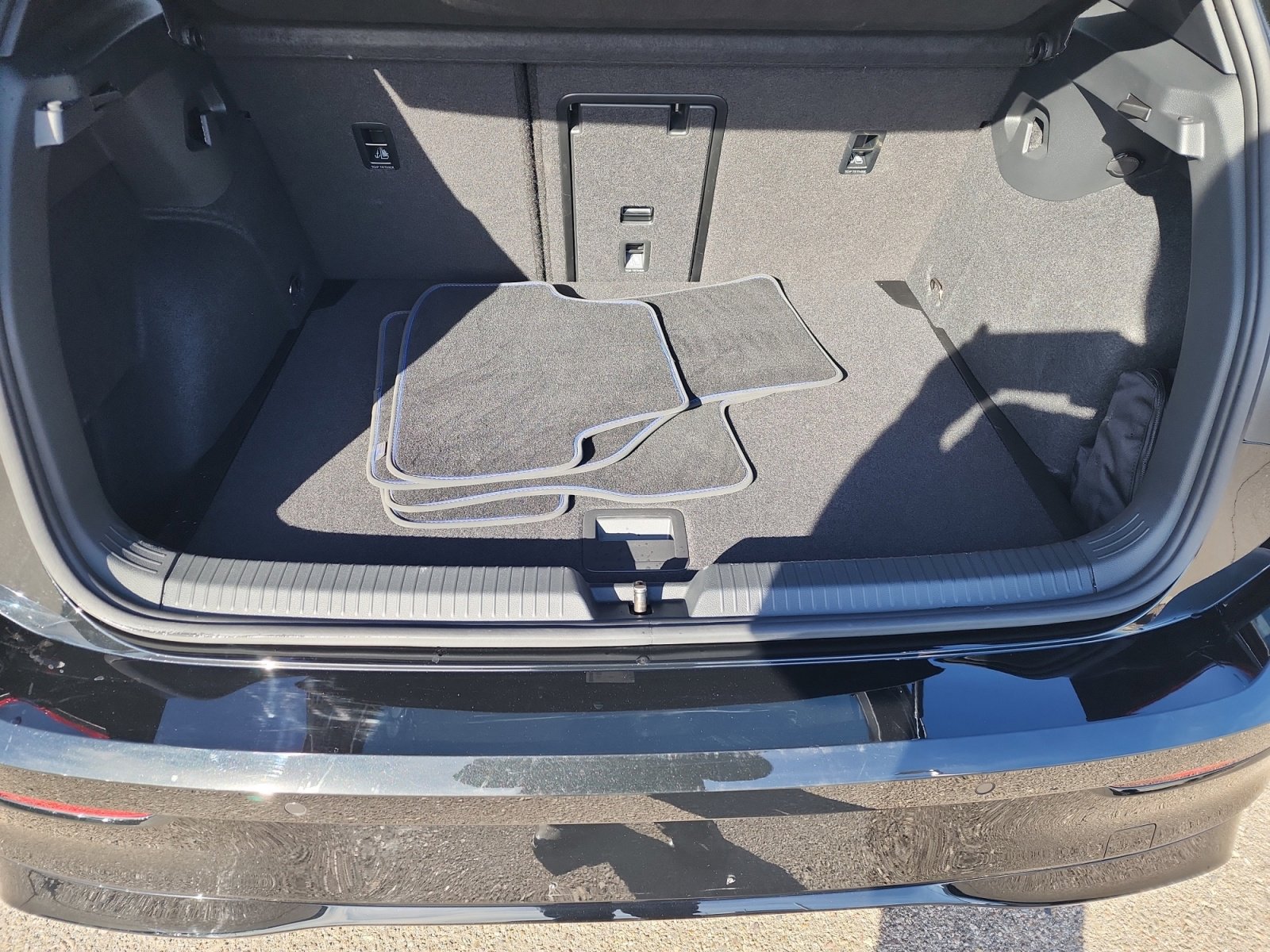 Certified 2025 Volkswagen Golf R Black Edition w/ Euro Stye Package image 34