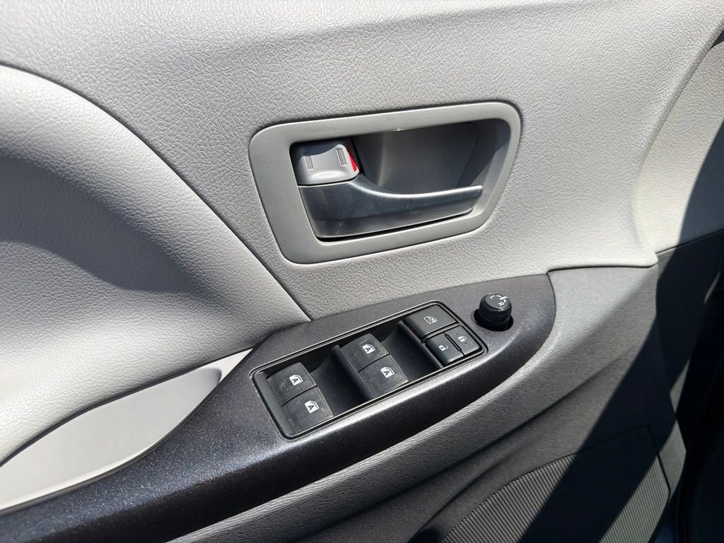 Used 2016 Toyota Sienna LE FWD image 26