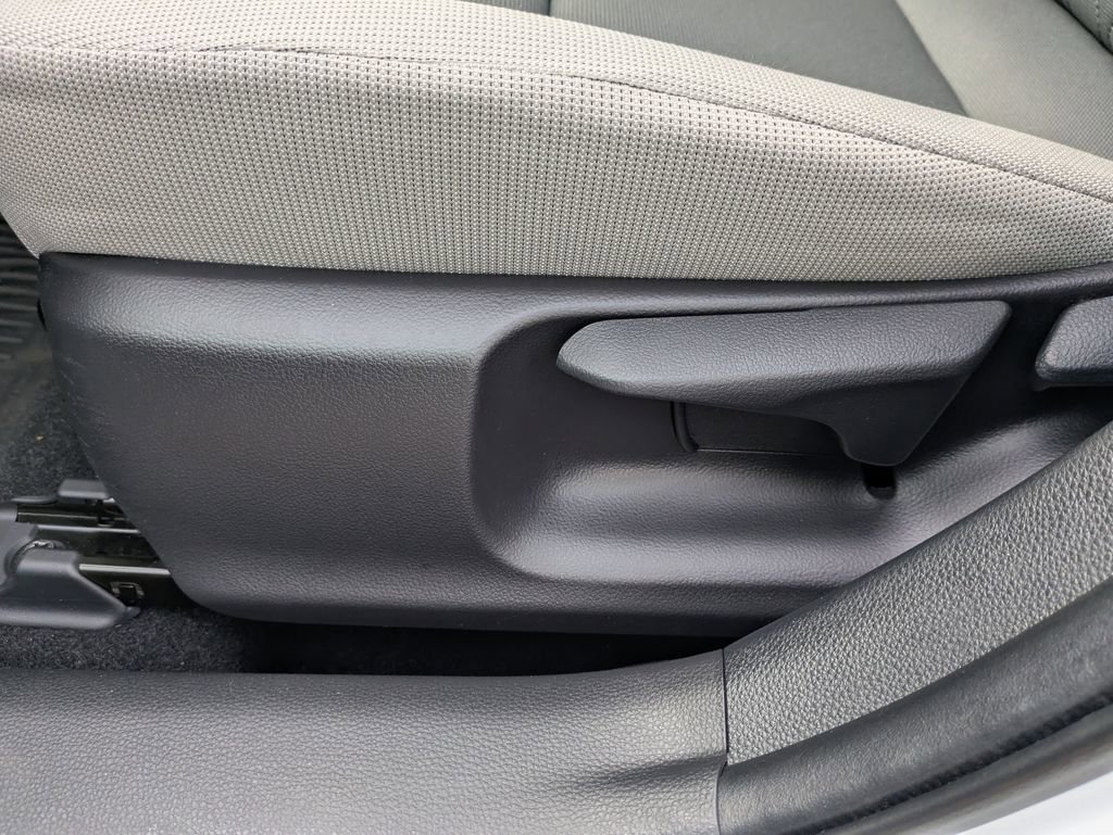 Used 2025 Toyota Corolla LE image 18