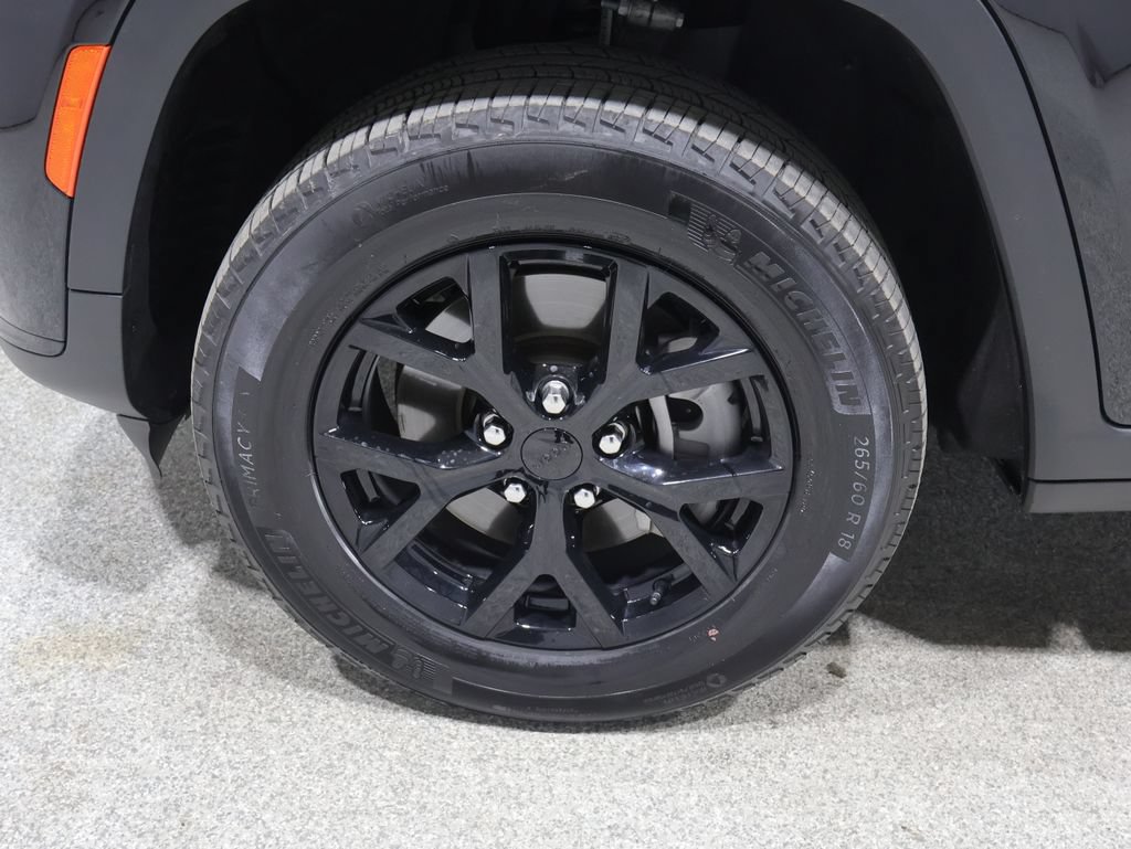 Used 2024 Jeep Grand Cherokee L Altitude AWD/4WD image 9