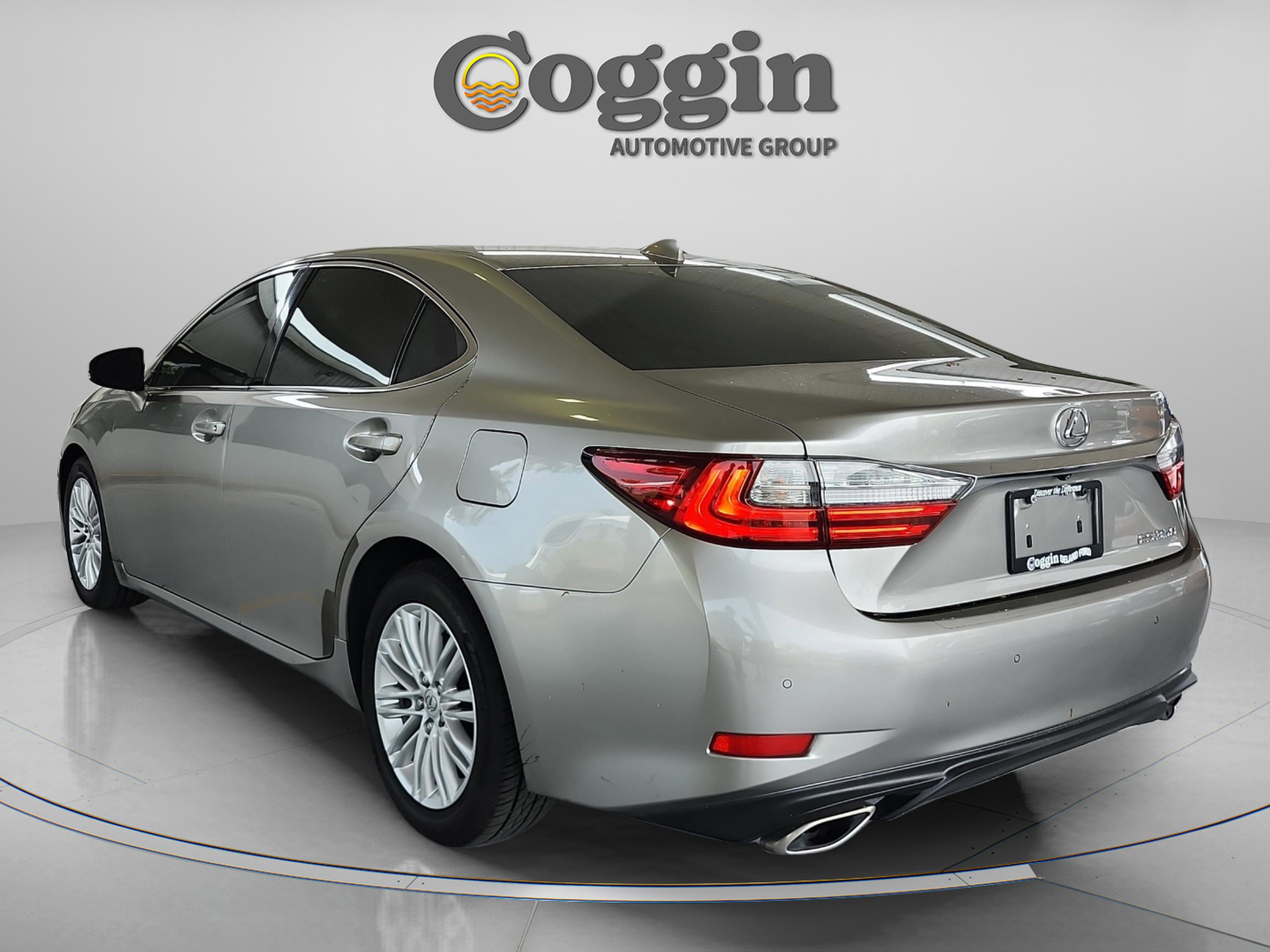 Used 2016 Lexus ES 350 w/ Premium Package w/Wood Trim image 3
