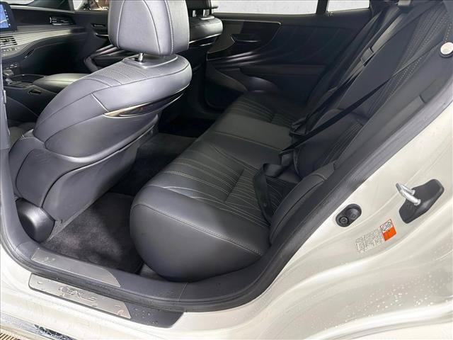 Used 2022 Lexus LS 500 w/ Interior Upgrade Package RWD image 23