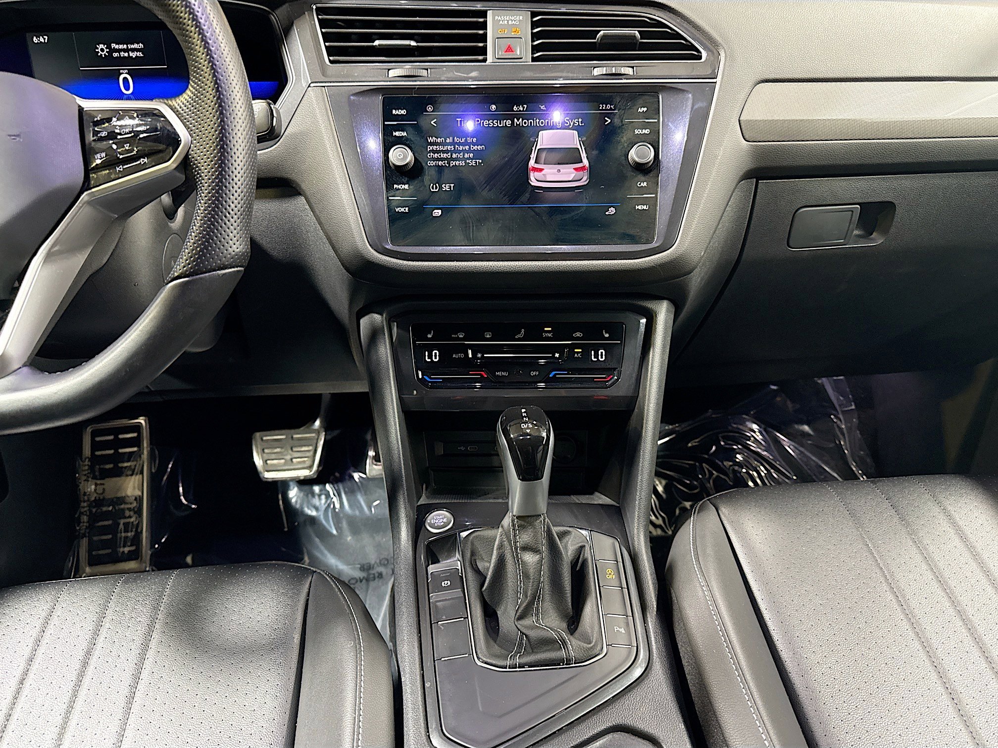 Used 2022 Volkswagen Tiguan SE R-Line image 19