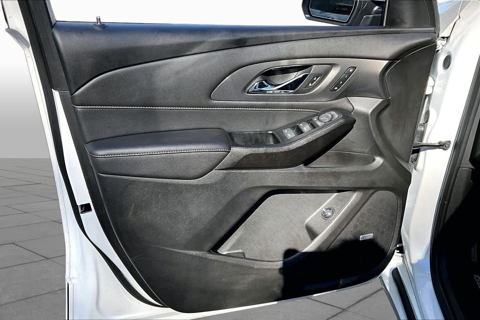 Used 2023 Chevrolet Traverse Premier AWD/4WD image 21