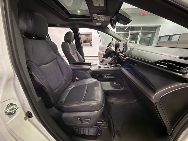 Used 2022 Toyota Sienna XSE image 11