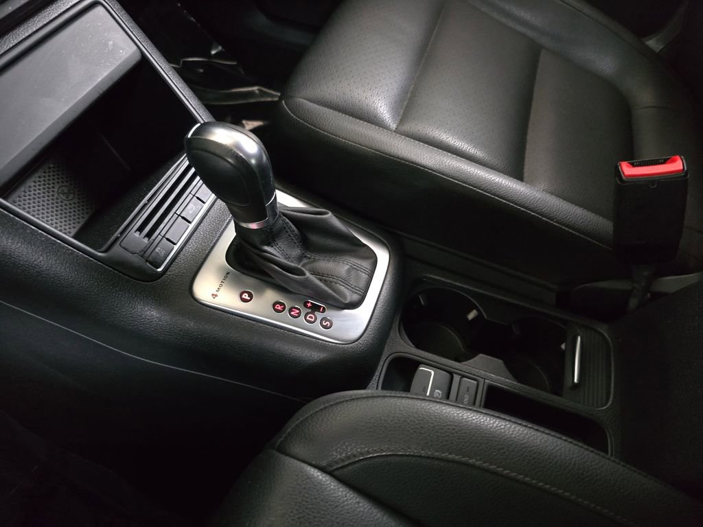 Used 2011 Volkswagen Tiguan SE image 25