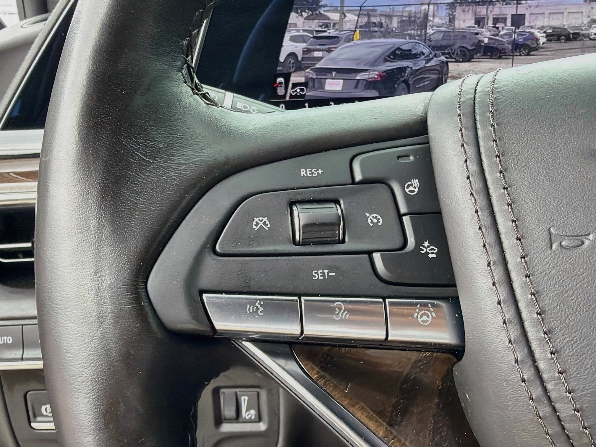 Used 2024 Cadillac Escalade Sport Platinum w/ LPO, ONYX Package AWD/4WD image 40