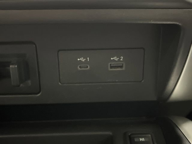 Used 2020 Nissan Titan SV w/ SV Convenience Package image 24