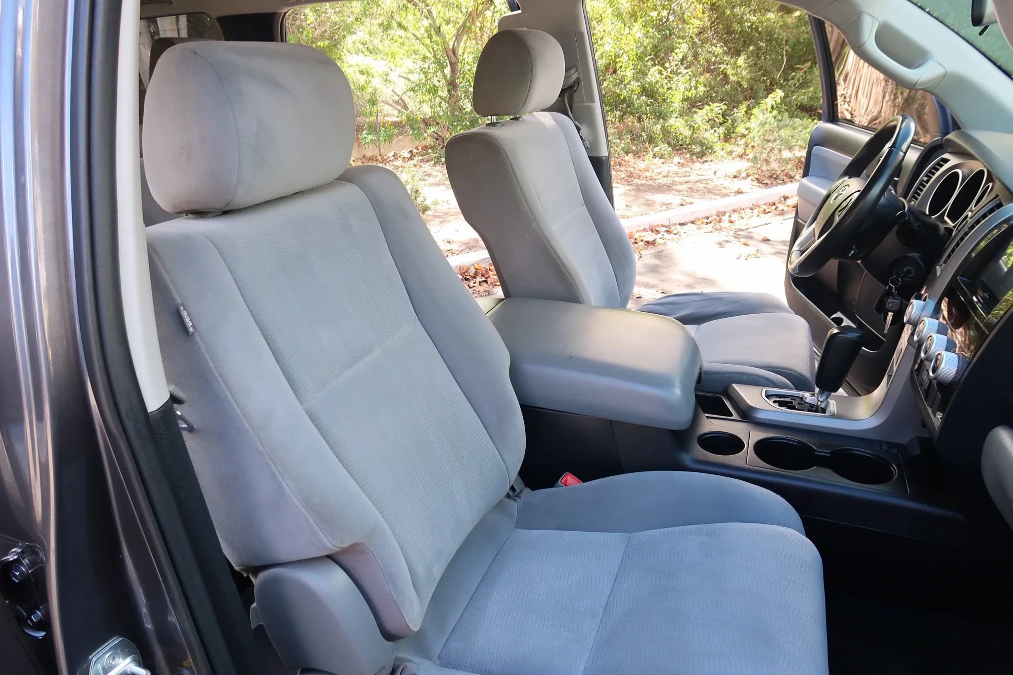 Used 2014 Toyota Sequoia SR5 AWD/4WD image 22