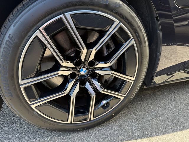 Certified 2026 BMW 750e xDrive image 40
