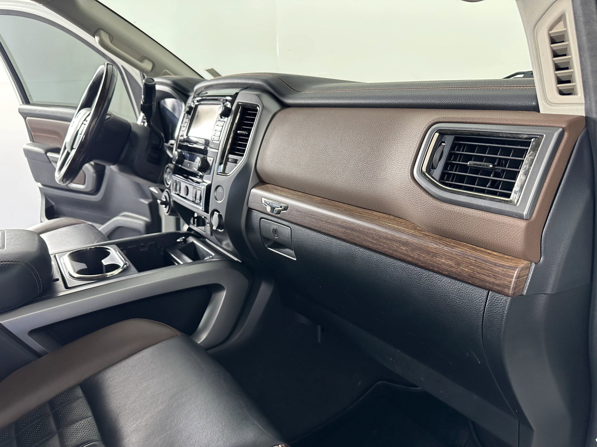 Used 2017 Nissan Titan Platinum Reserve image 36