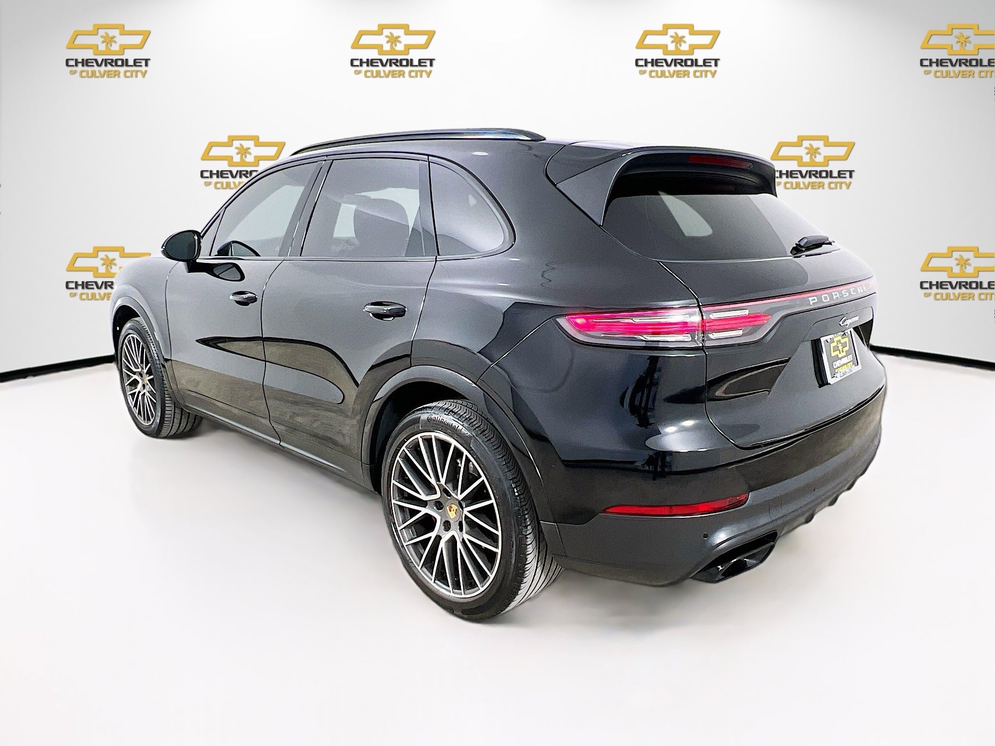 Used 2023 Porsche Cayenne Platinum Edition image 4