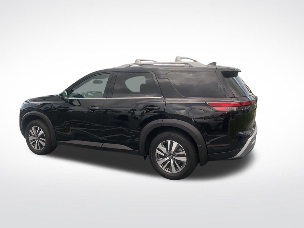 Certified 2022 Nissan Pathfinder SL w/ SL Black Package FWD image 9