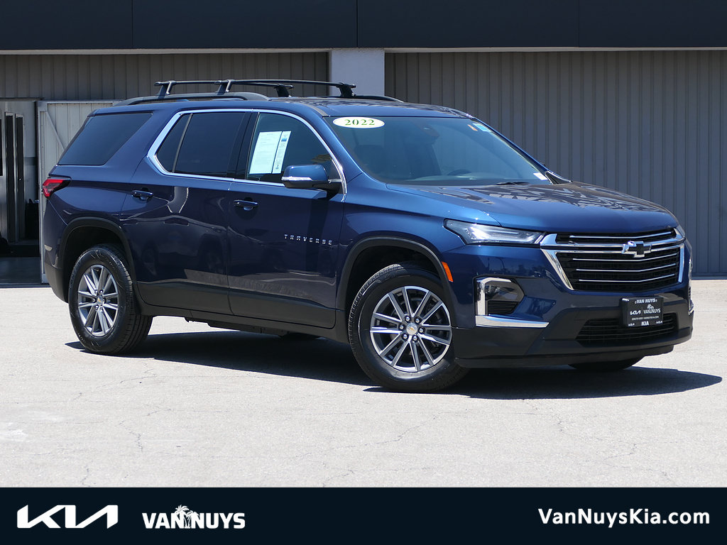 Used 2022 Chevrolet Traverse LT w/ LPO, Cargo Package FWD image 1