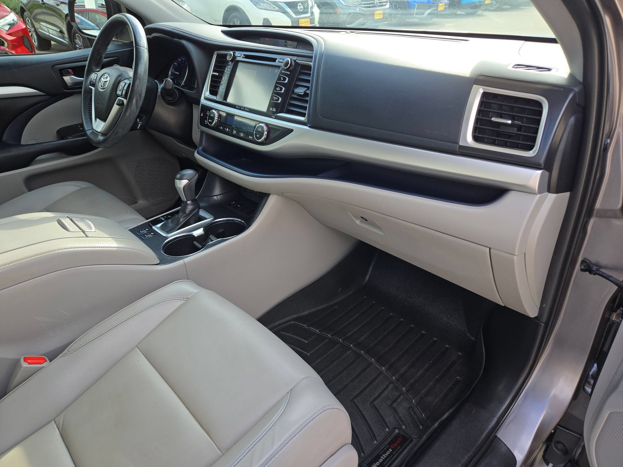 Used 2019 Toyota Highlander XLE FWD image 29