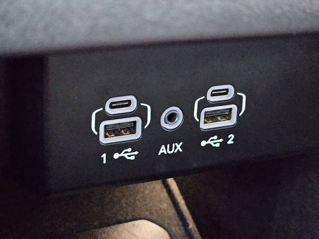 Used 2024 Jeep Wagoneer L Series II RWD image 24