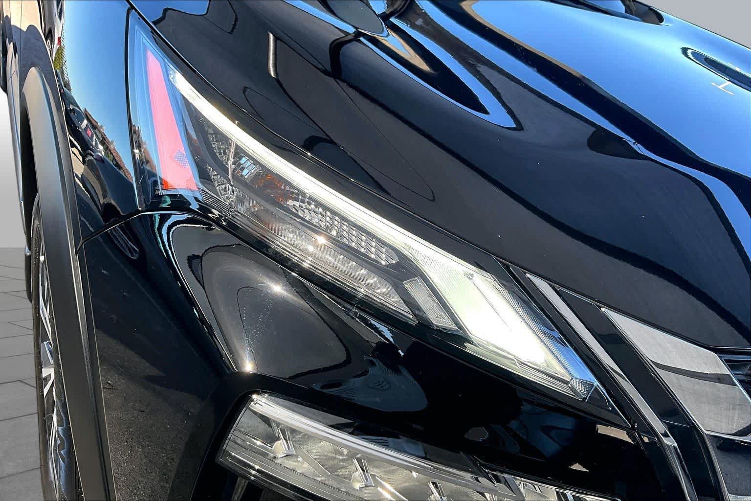 Used 2023 Nissan Rogue SV FWD image 28