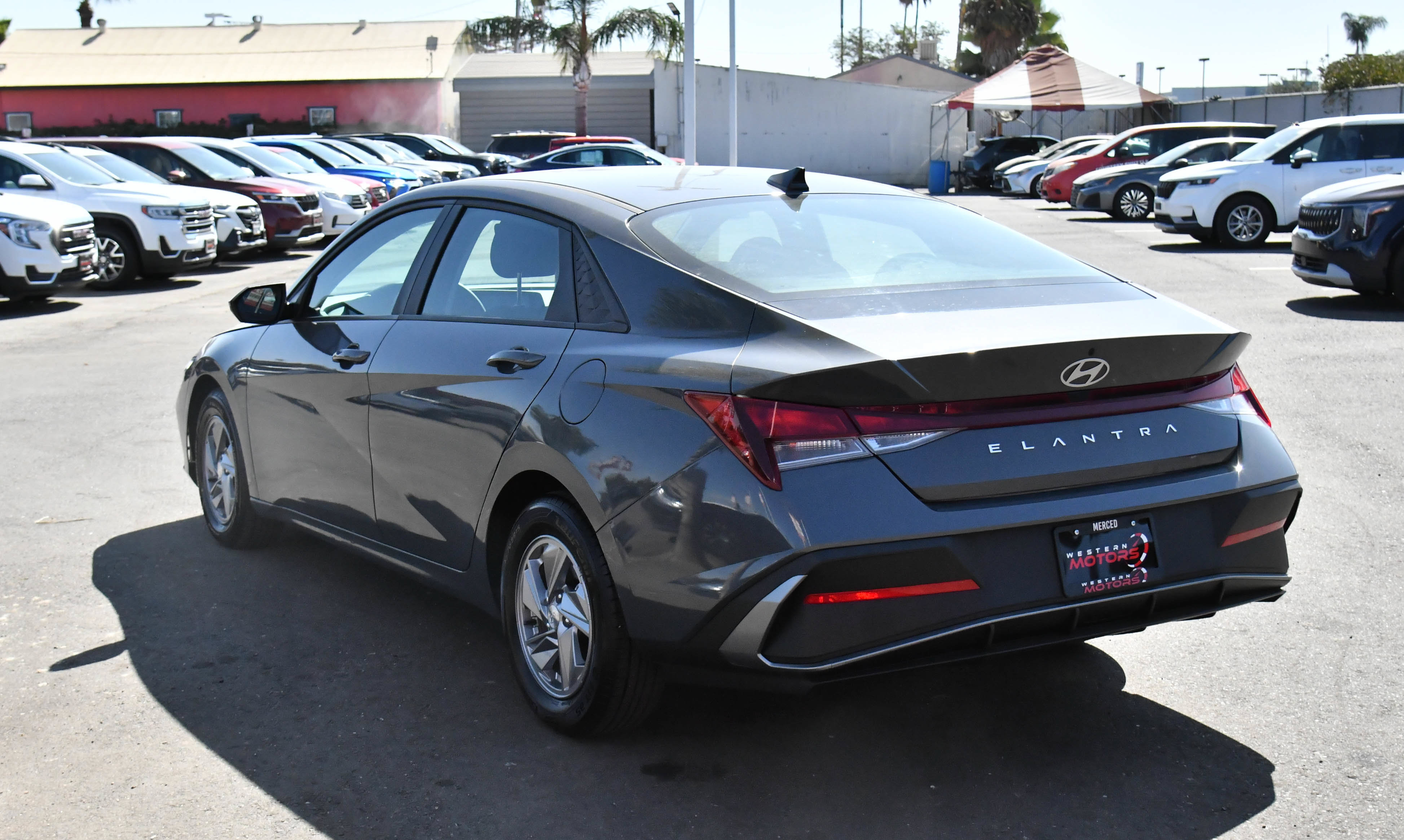 Used 2024 Hyundai Elantra SE FWD image 6