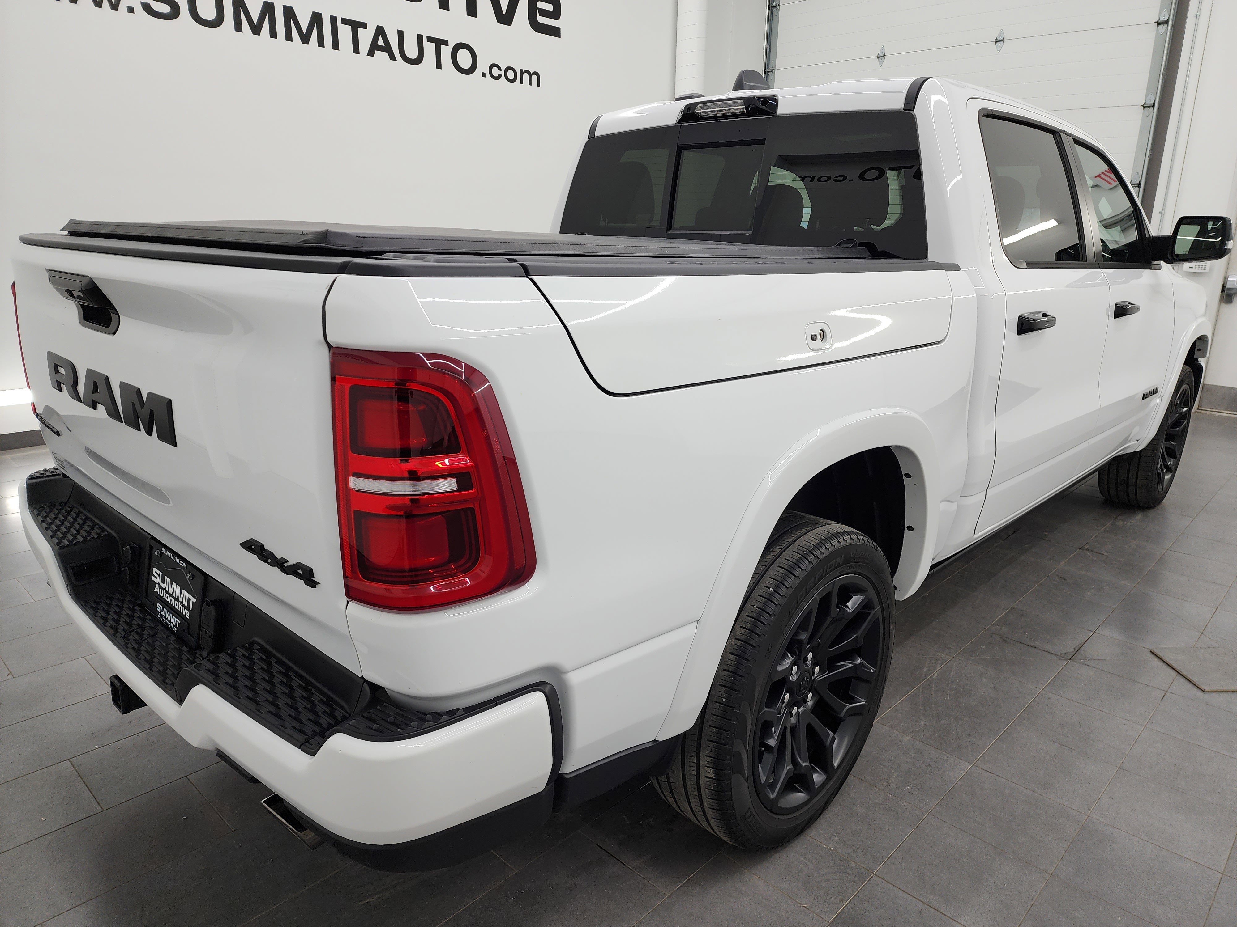 Used 2025 RAM 1500 Limited AWD/4WD image 4