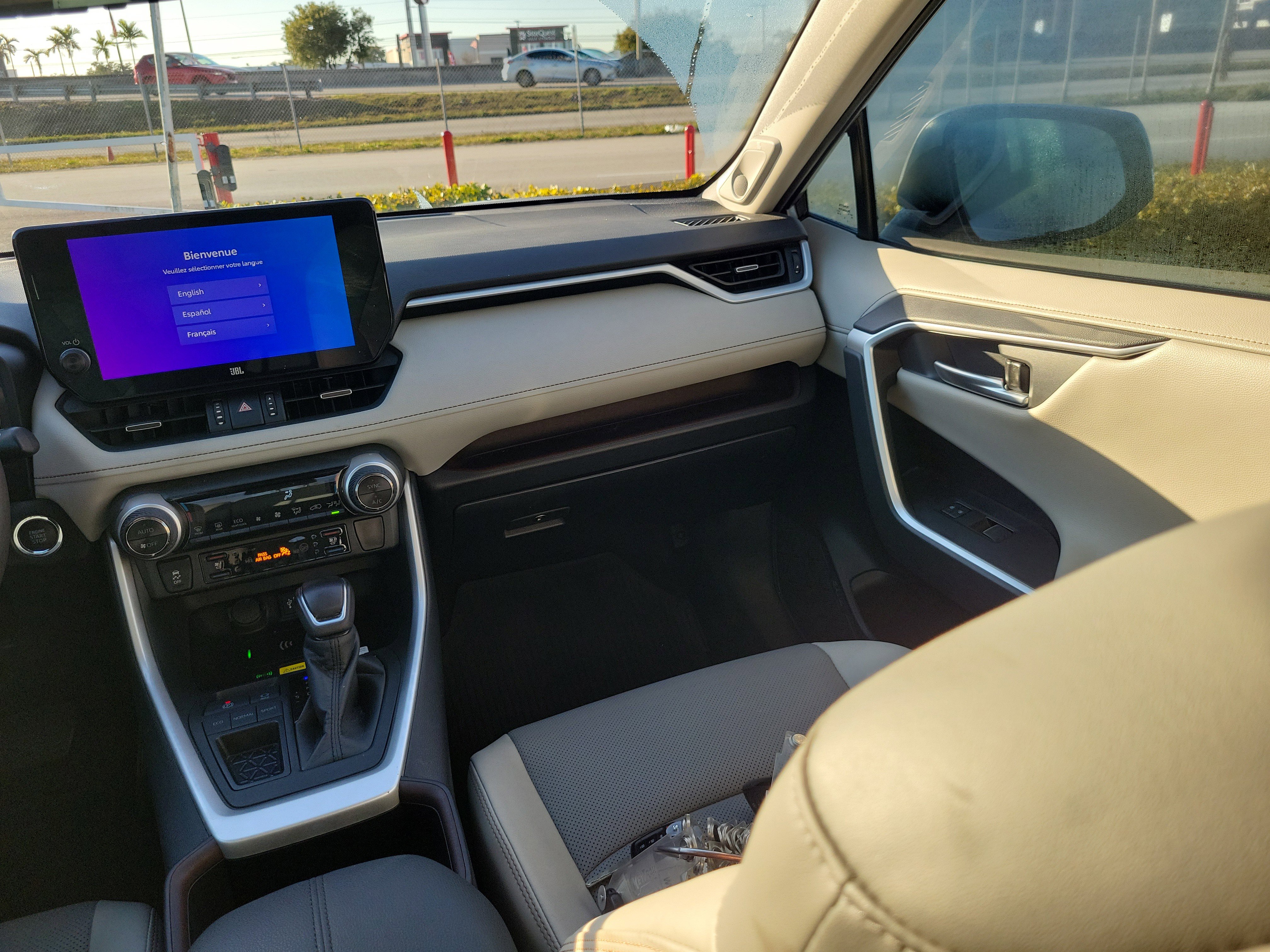 Used 2023 Toyota RAV4 Limited image 17