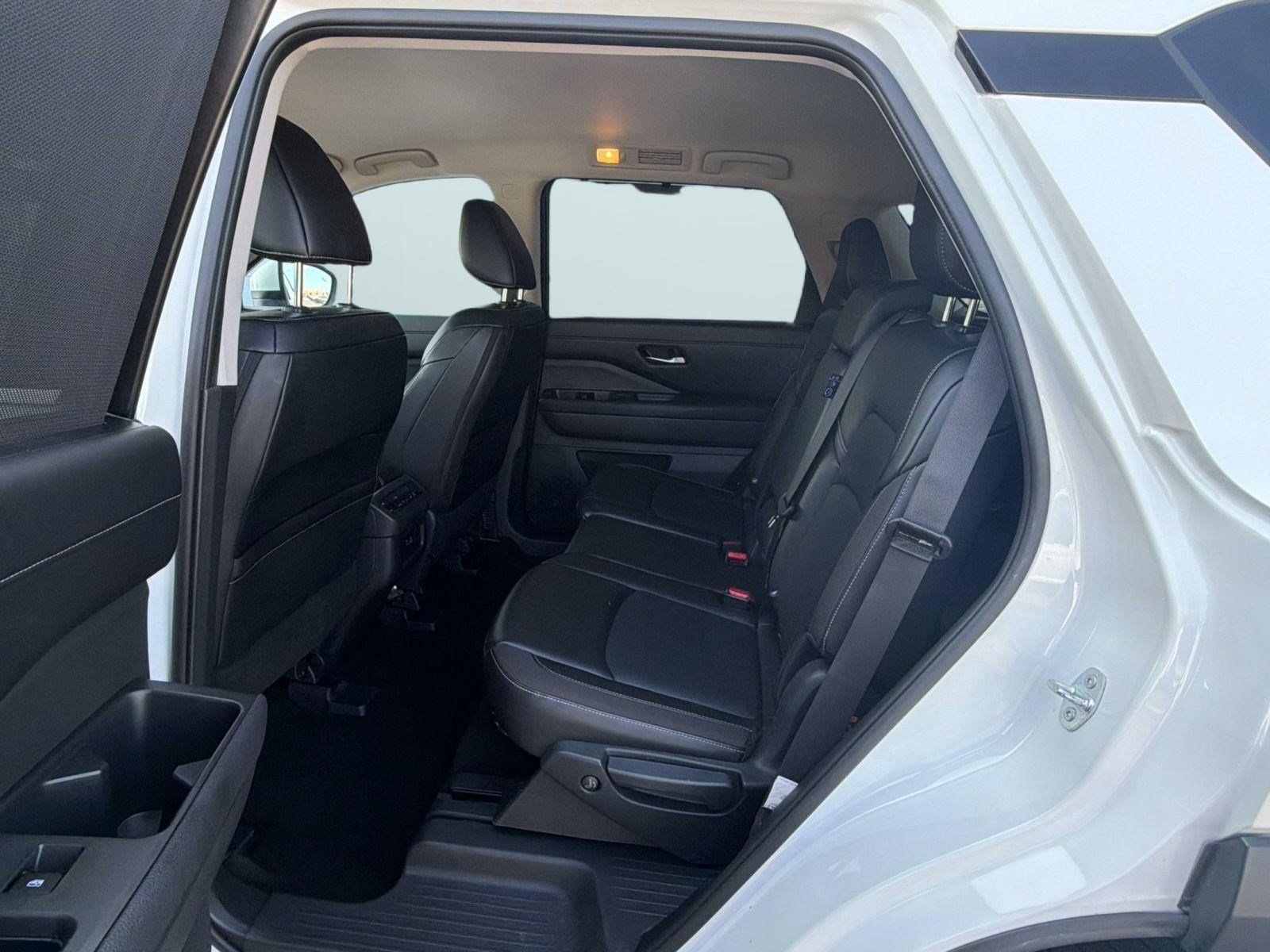 Used 2024 Nissan Pathfinder SL AWD/4WD image 21