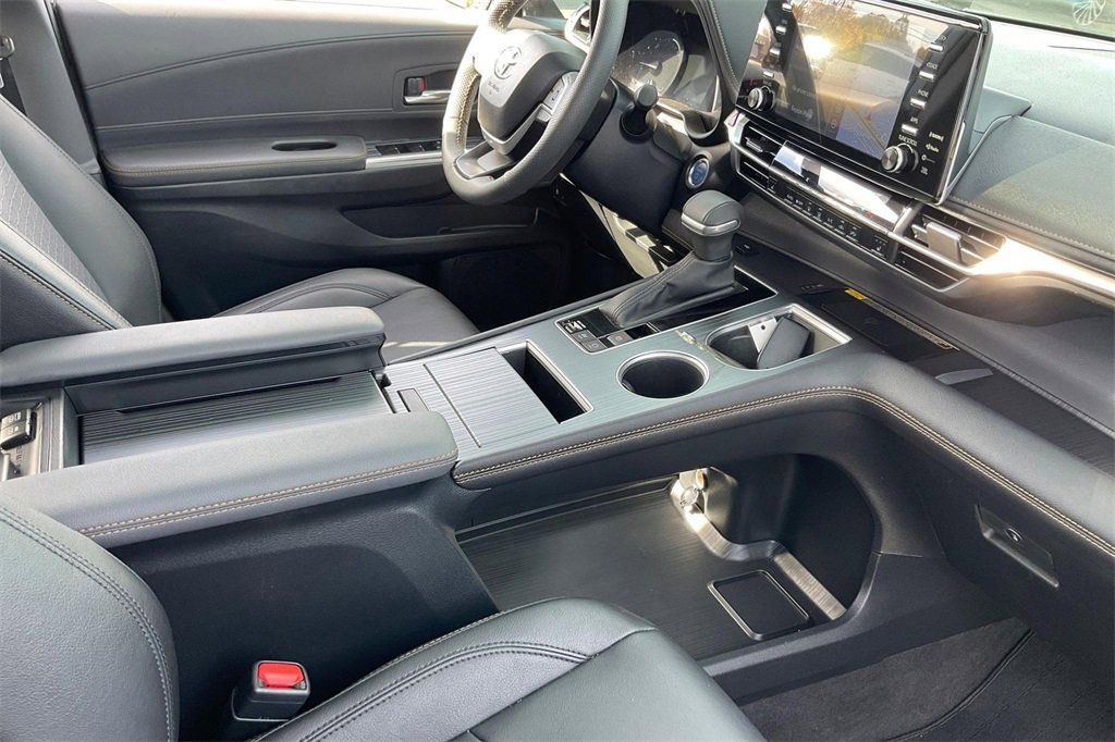 Used 2024 Toyota Sienna XSE image 6
