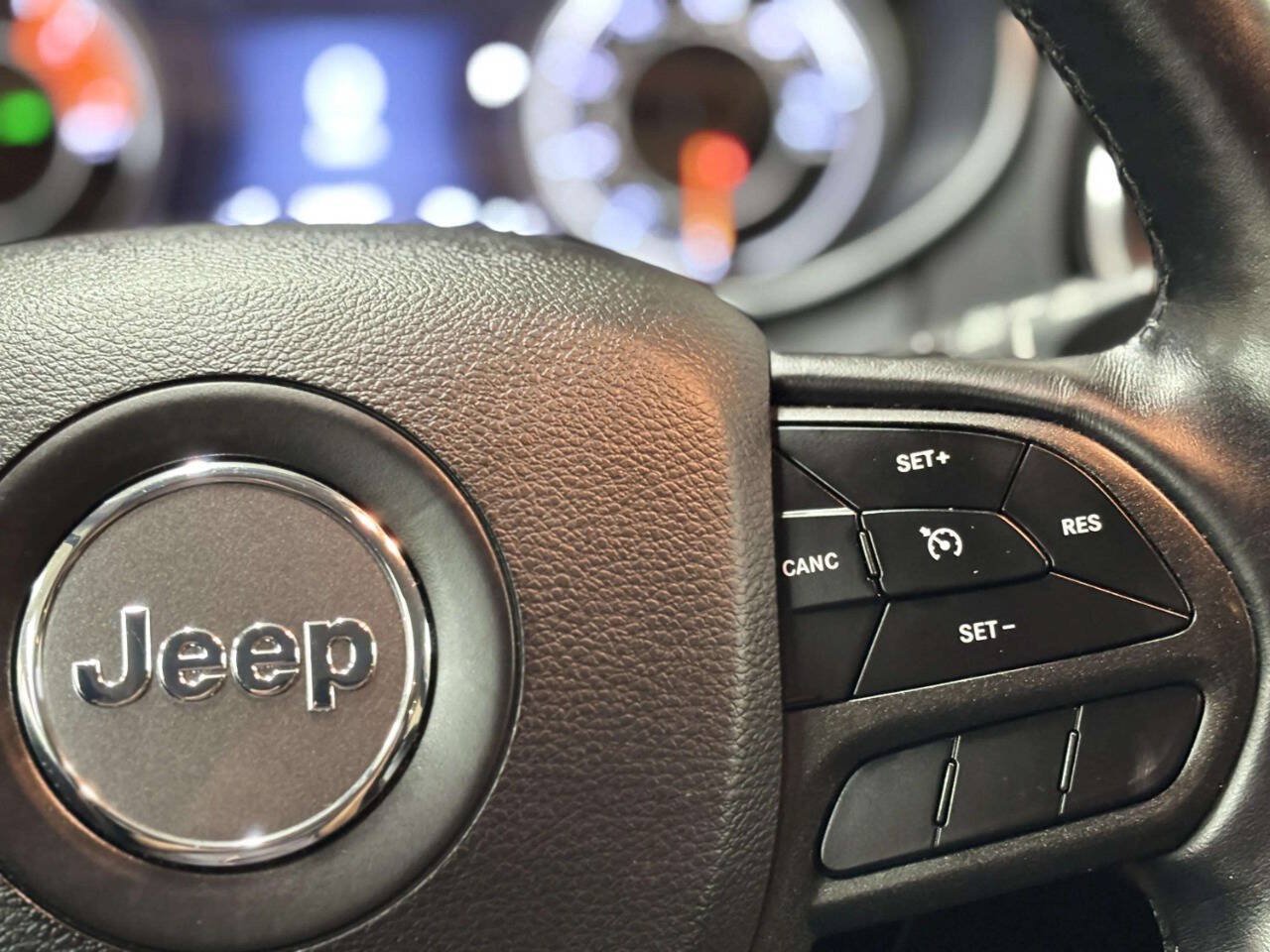 Used 2019 Jeep Cherokee Trailhawk w/ Cold Weather Group AWD/4WD image 34