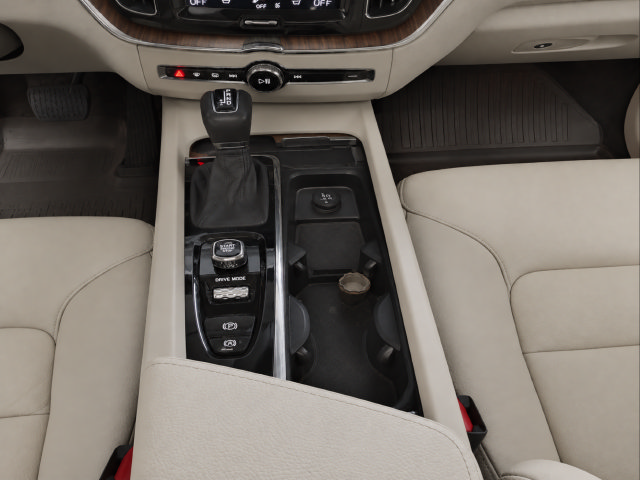 Used 2019 Volvo XC60 T5 Momentum w/ Multimedia Package AWD/4WD image 14