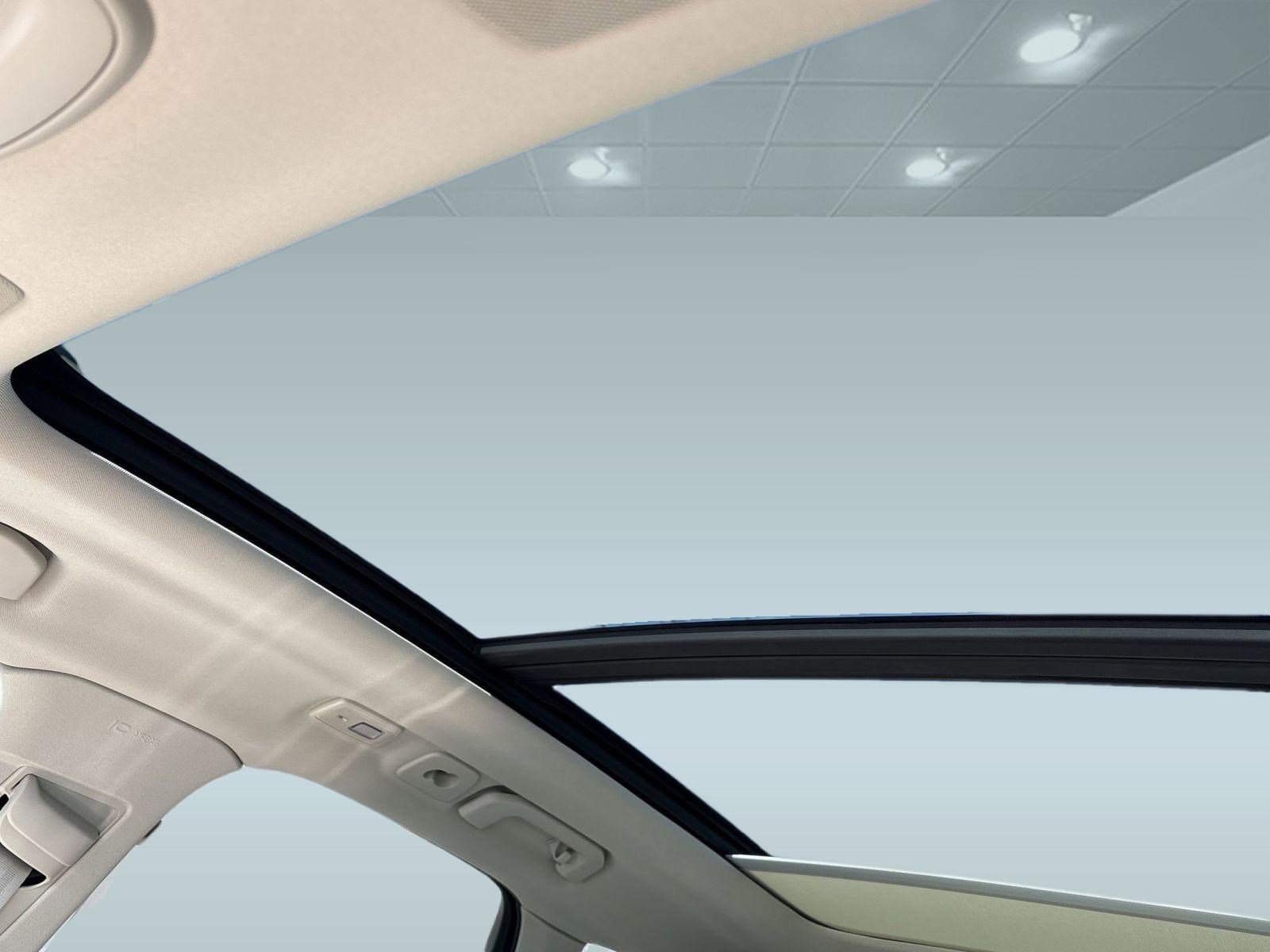 Used 2023 Volvo XC60 B5 Ultimate w/ Climate Package image 15