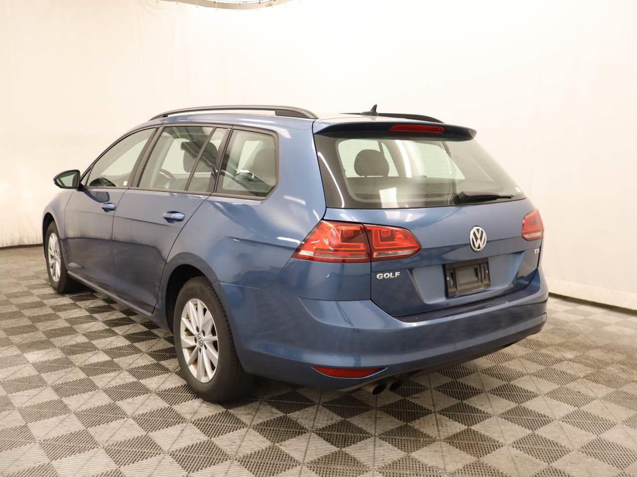 Used 2015 Volkswagen Golf S FWD image 3