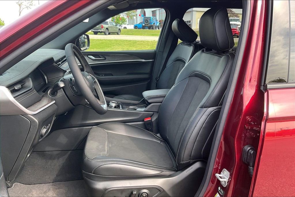 New 2026 Jeep Grand Cherokee L 4WD image 9