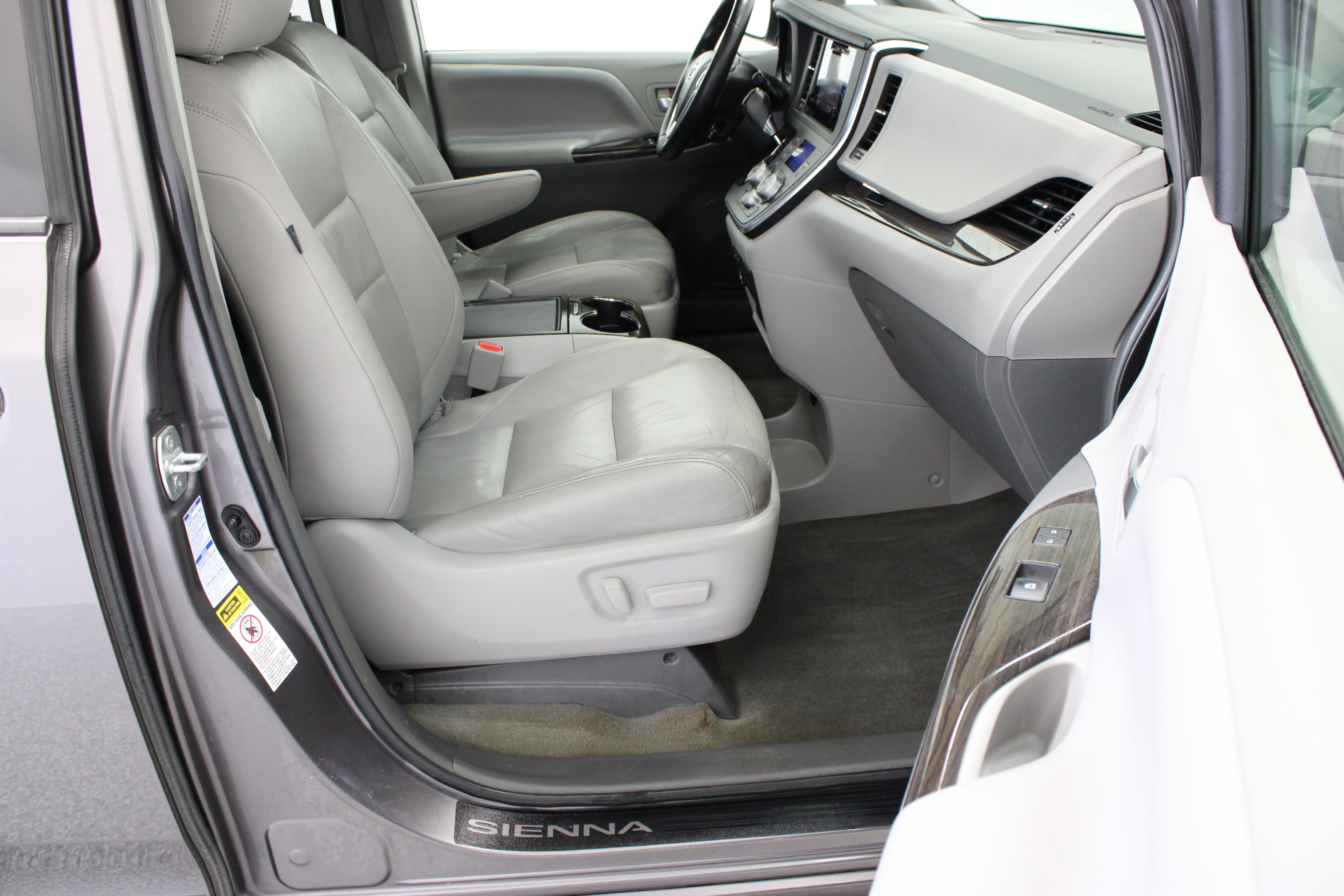 Used 2015 Toyota Sienna XLE AWD/4WD image 37
