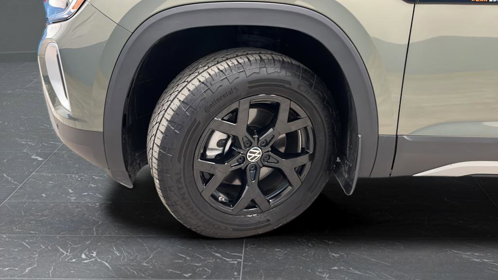 Used 2024 Volkswagen Atlas Peak Edition SEL AWD/4WD image 37
