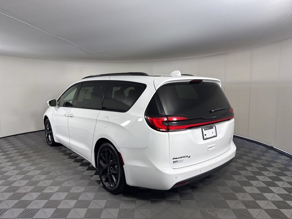 Used 2021 Chrysler Pacifica Touring w/ S Appearance Package FWD image 3
