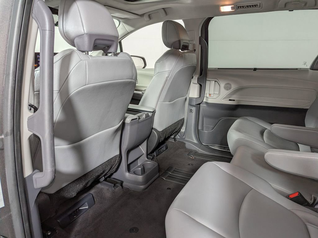 Used 2024 Toyota Sienna XLE image 39