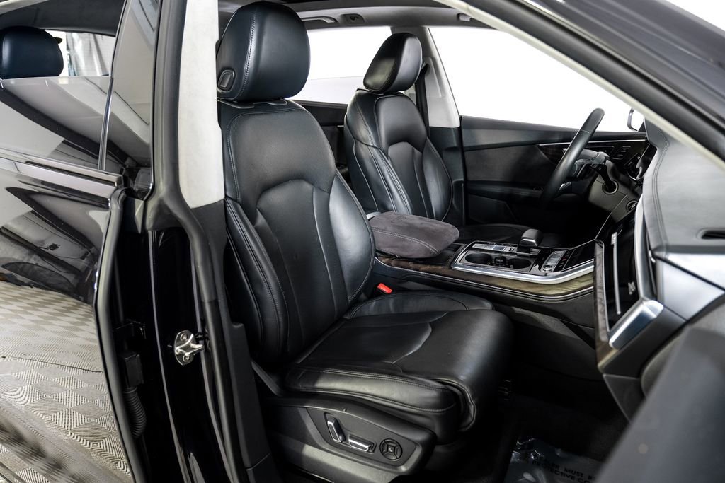 Used 2019 Audi Q8 Prestige w/ Luxury Package AWD/4WD image 38