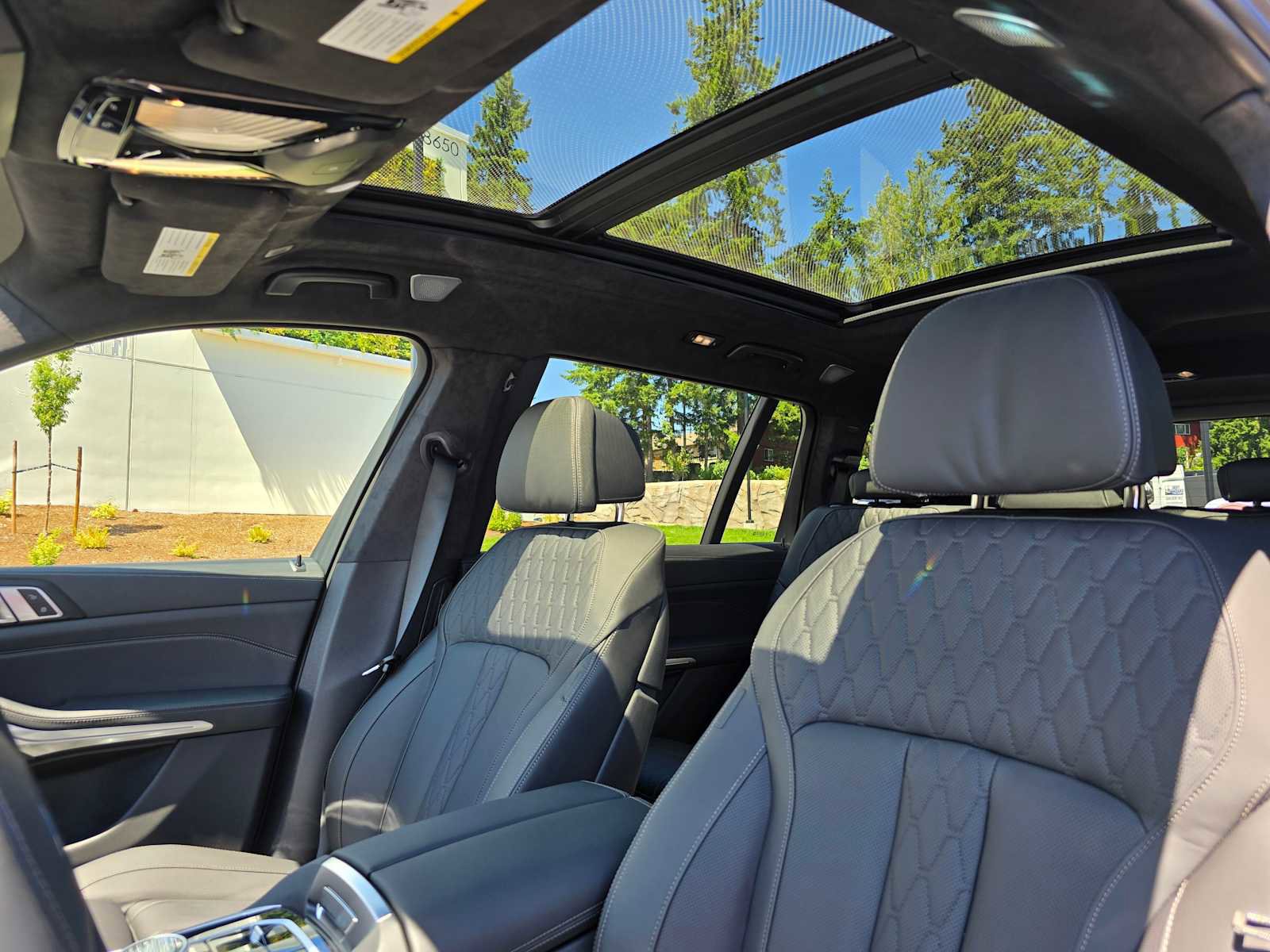 New 2026 BMW X7 M60i image 23