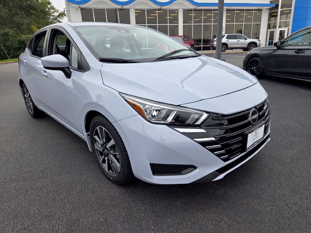 Used 2024 Nissan Versa SV w/ Trunk Package FWD image 9