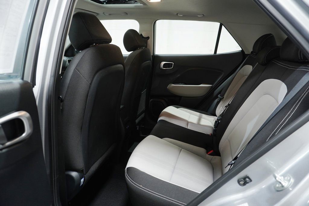 Used 2024 Hyundai Venue SEL image 13