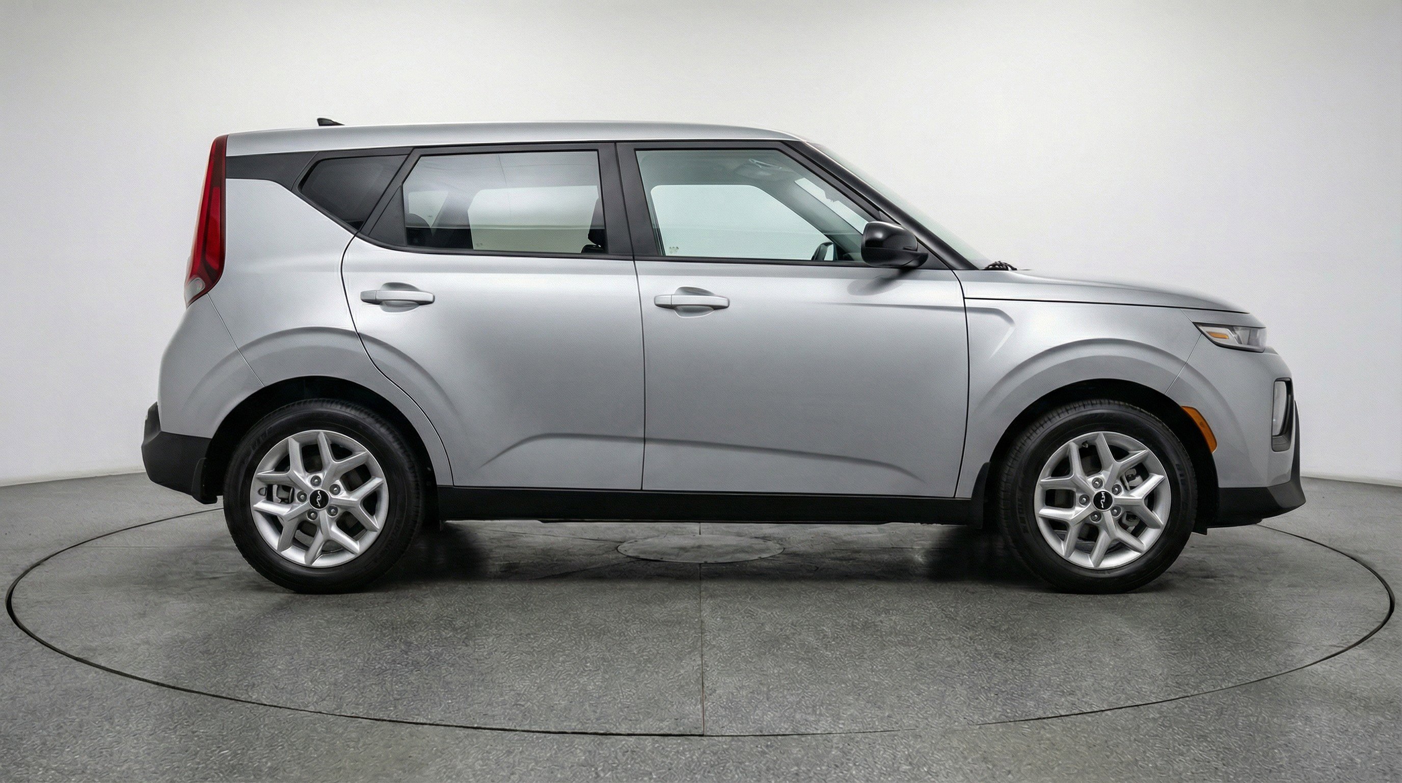 Used 2025 Kia Soul LX w/ LX Technology Package FWD image 11