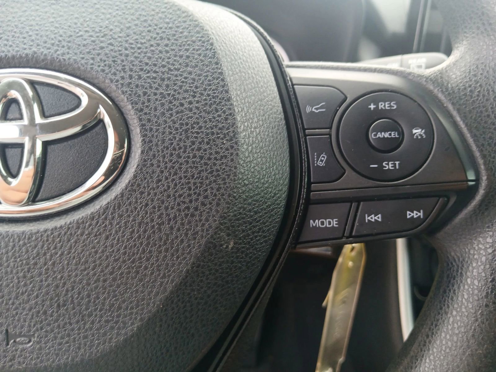 Used 2020 Toyota RAV4 LE image 25