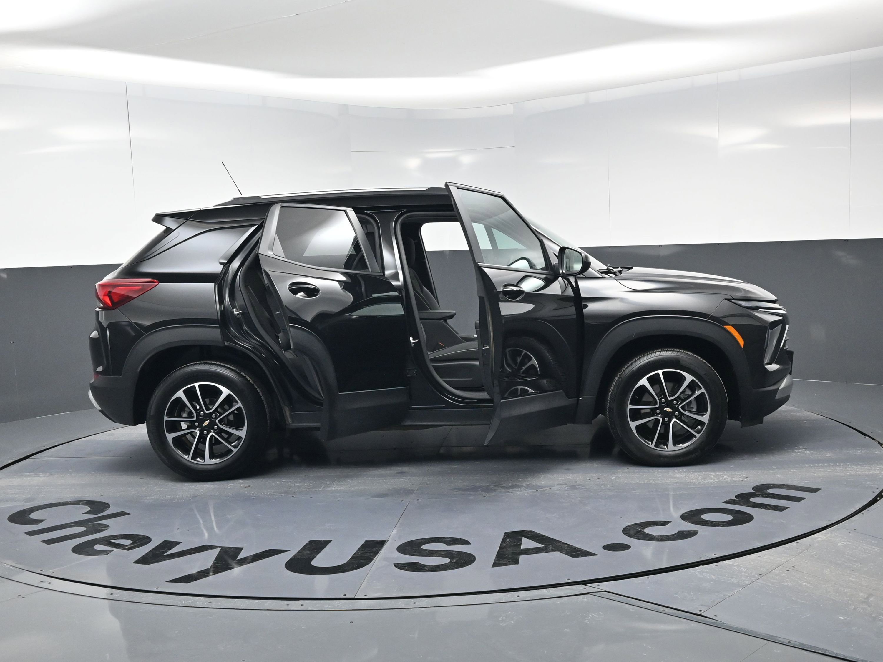 Certified 2025 Chevrolet TrailBlazer LT w/ Driver Confidence Package image 24